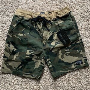 Flag Nor Fail Lifestyle shorts in camo